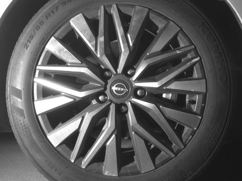 Used 2025 Nissan Altima 2.5 SV FWD image 13