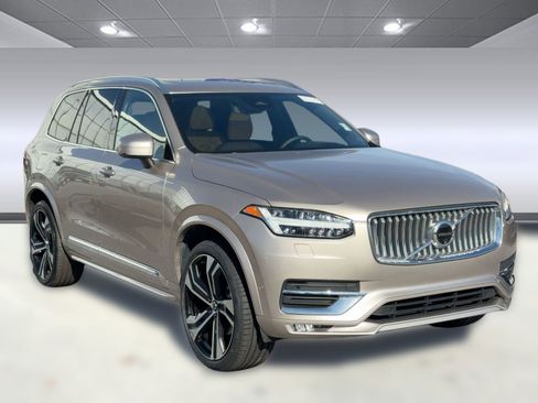 Certified 2024 Volvo XC90 B6 Ultimate w/ Protection Package Premier image 7