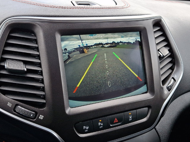 Used 2019 Jeep Cherokee Trailhawk AWD/4WD image 21