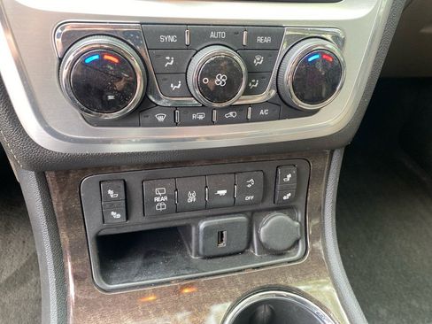 Used 2015 GMC Acadia SLT w/ Technology Package AWD/4WD image 17