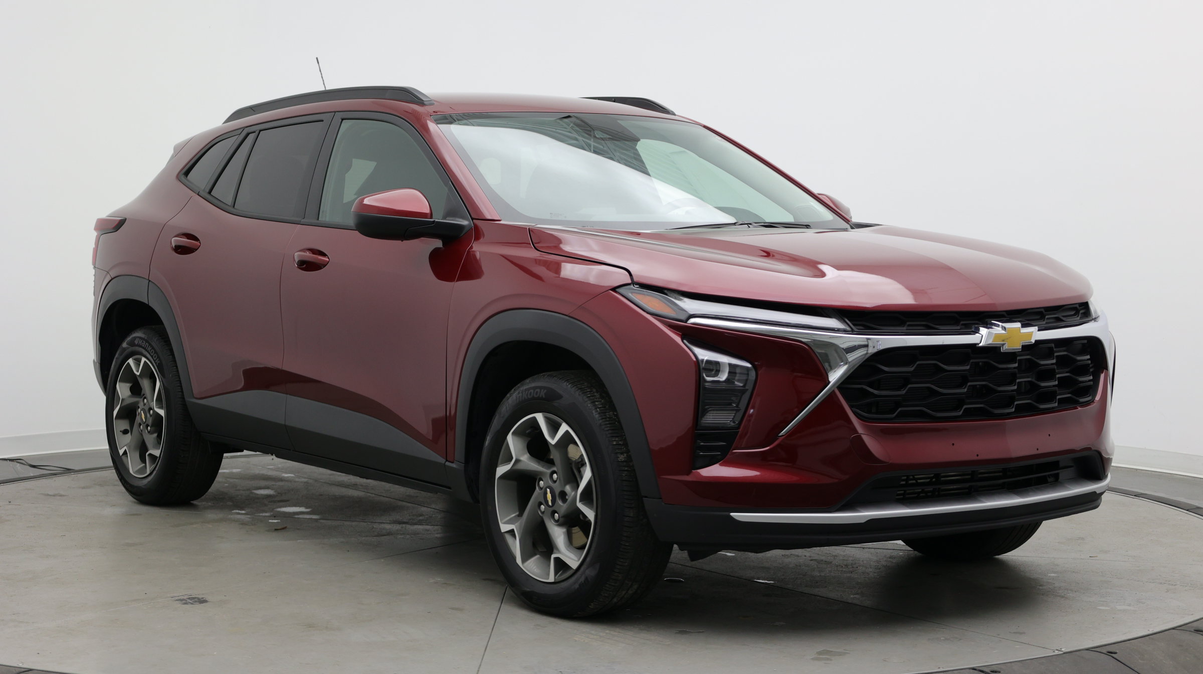 Used 2025 Chevrolet Trax LT FWD image 3