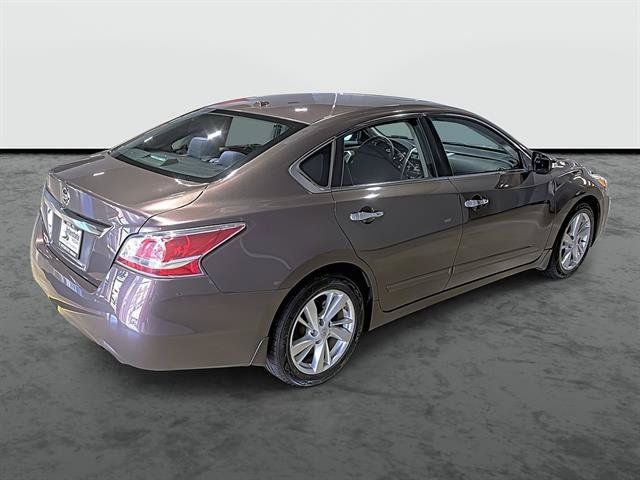 Used 2015 Nissan Altima 2.5 SV w/ Convenience Package FWD image 4