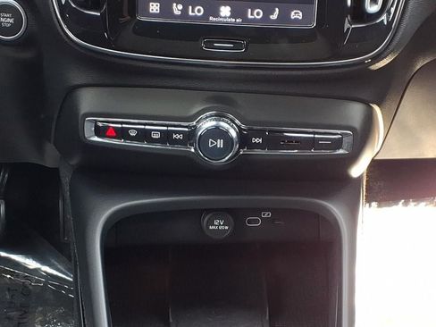 Certified 2023 Volvo XC40 B5 Plus w/ Climate Package AWD/4WD image 19