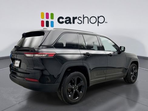 Used 2023 Jeep Grand Cherokee Limited w/ Black Appearance Package image 5