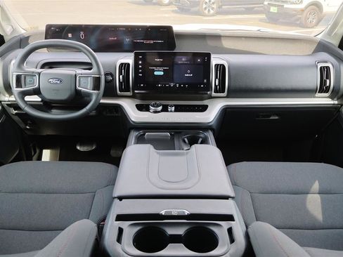 Used 2025 Ford Expedition Active image 22