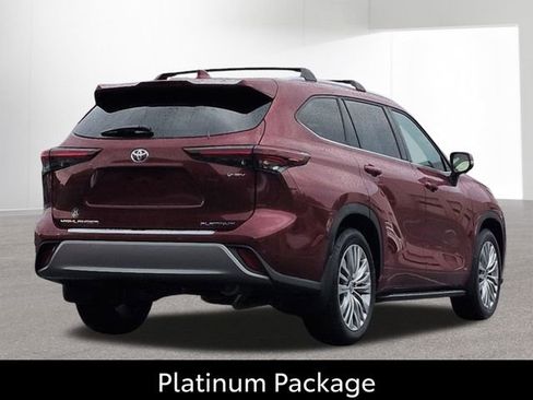 Certified 2026 Toyota Highlander Platinum AWD/4WD image 7