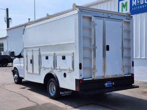 Used 2022 Chevrolet Express 3500 w/ Power Convenience Package RWD image 3