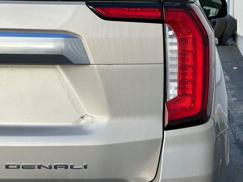 Used 2021 GMC Yukon XL Denali w/ Denali Premium Package image 31