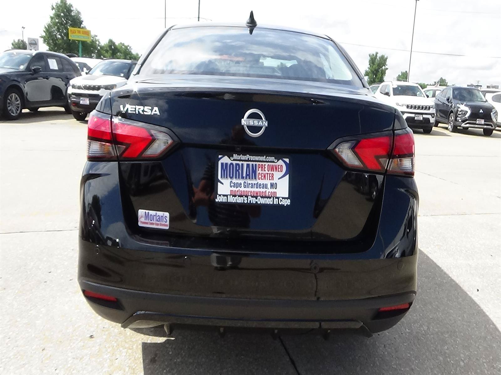 Used 2025 Nissan Versa SV FWD image 6