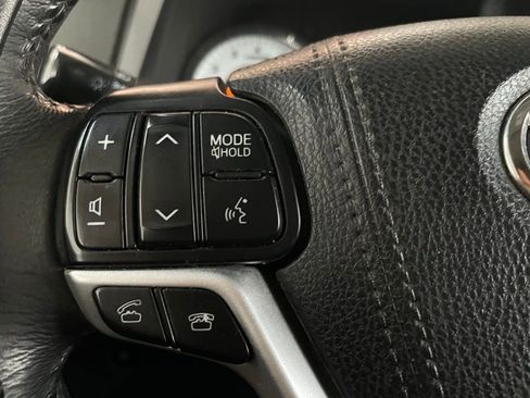 Used 2017 Toyota Sienna SE w/ Cargo Management Package image 36