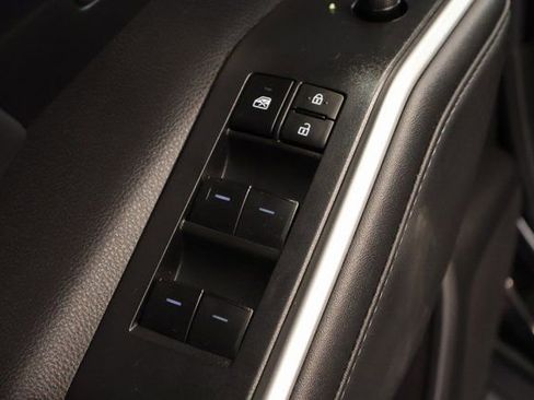 Certified 2023 Toyota Highlander XLE image 18