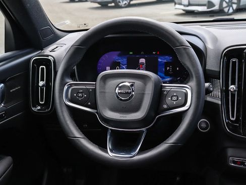 Used 2023 Volvo XC40 B5 Ultimate AWD/4WD image 19
