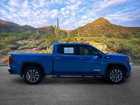 Used 2022 GMC Sierra 1500 Elevation w/ LPO, Elevation Black Package AWD/4WD image 3