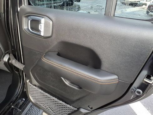 Used 2023 Jeep Wrangler Unlimited Sahara AWD/4WD image 28