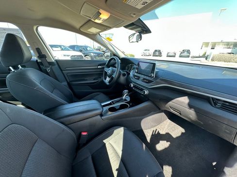 Used 2024 Nissan Altima 2.5 SV image 27