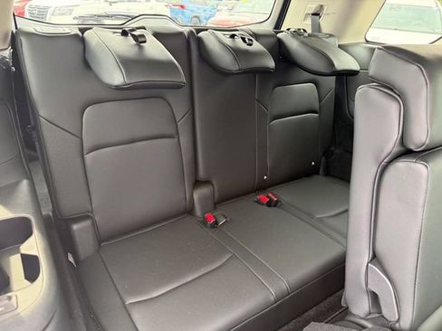 Used 2025 Nissan Pathfinder SL AWD/4WD image 15