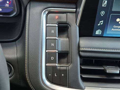 Used 2023 Chevrolet Tahoe Premier AWD/4WD image 20