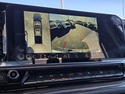 Used 2024 Chevrolet Silverado 1500 High Country w/ Technology Package image 10