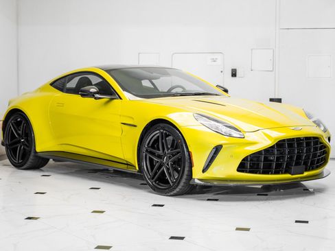 Used 2025 Aston Martin V8 Vantage Coupe image 1