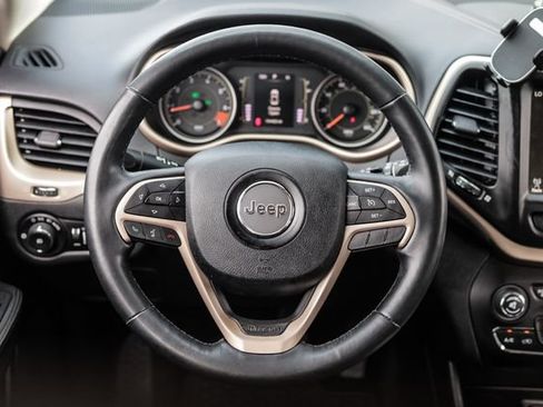 Used 2015 Jeep Cherokee Latitude w/ Comfort/Convenience Group AWD/4WD image 31