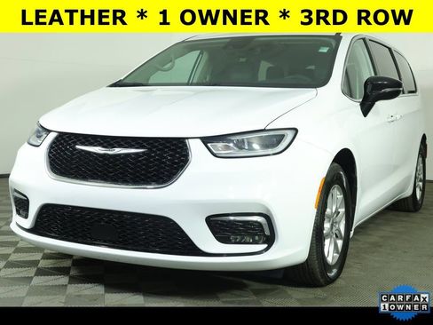 Used 2024 Chrysler Pacifica Touring-L image 1