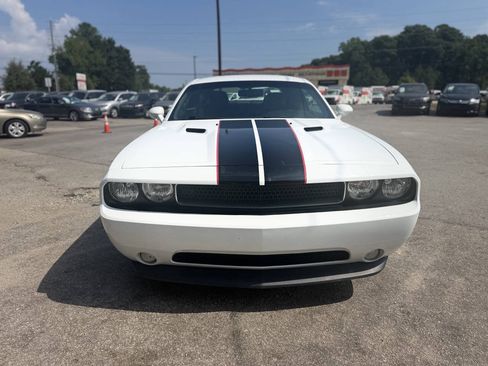 Used 2011 Dodge Challenger RWD image 2