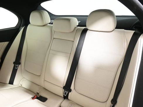 Used 2022 Mercedes-Benz C 300 4MATIC Sedan image 4