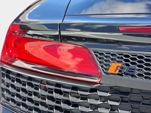 Used 2022 Audi R8 V10 w/ Premium Package image 25