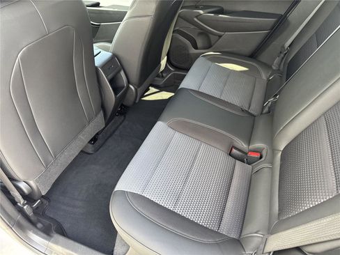 Used 2025 Chevrolet Trax LT w/ LT Convenience Package FWD image 29