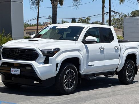 Certified 2025 Toyota Tacoma TRD Sport AWD/4WD image 10