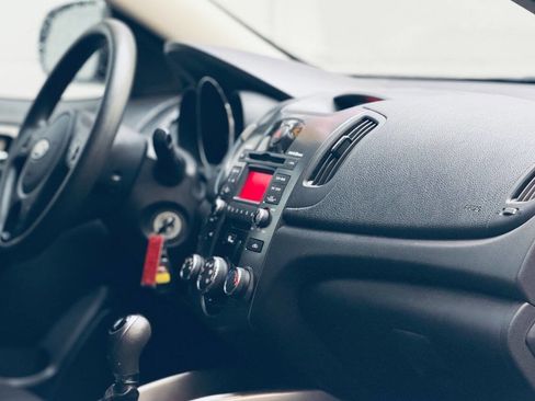 Used 2013 Kia Forte EX image 2