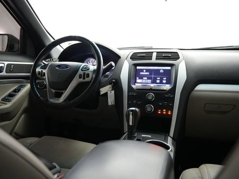 Used 2013 Ford Explorer XLT image 10