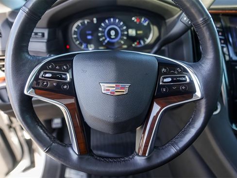Used 2019 Cadillac Escalade Luxury image 12