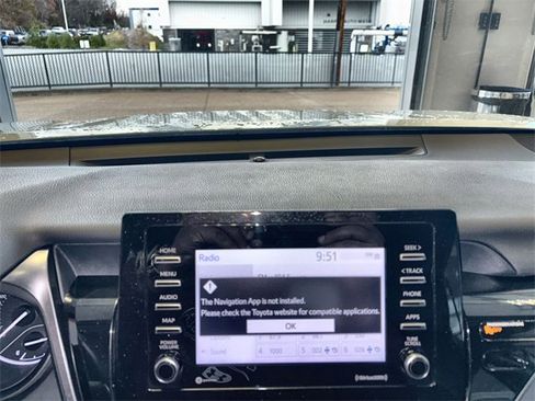 Used 2023 Toyota Camry SE image 18