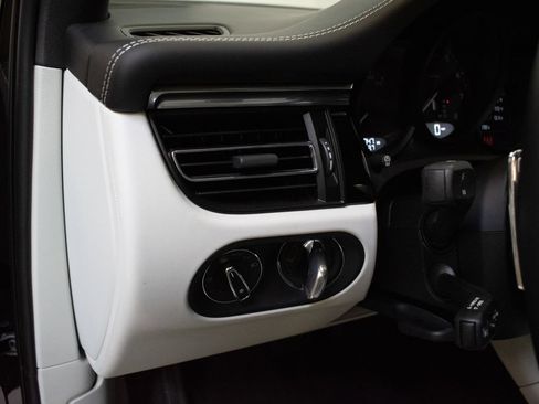 Certified 2026 Porsche Macan AWD/4WD image 21