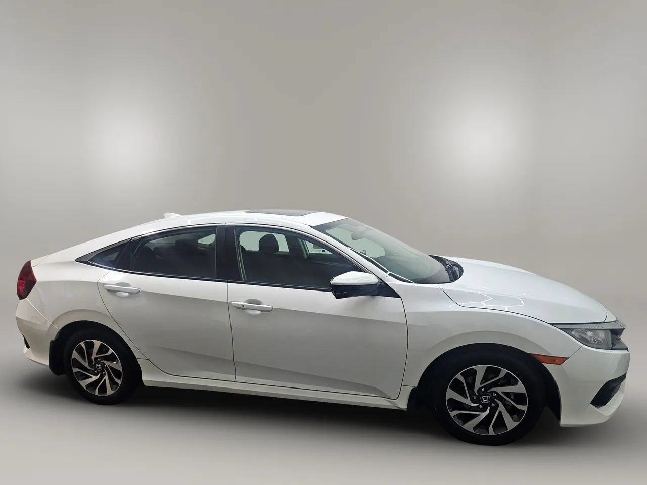Used 2018 Honda Civic EX image 4