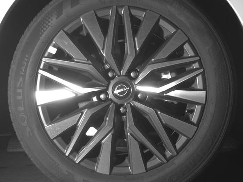 Used 2025 Nissan Altima 2.5 SV FWD image 13