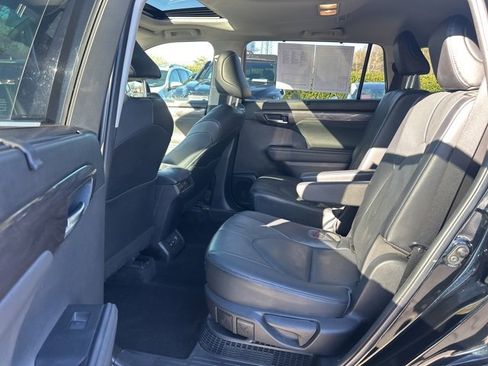 Used 2023 Toyota Highlander Limited image 10