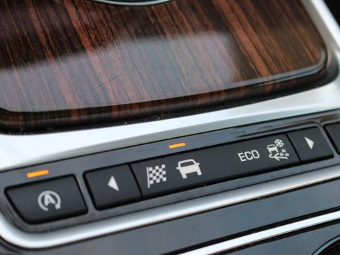 Used 2017 Jaguar F-PACE Prestige image 18