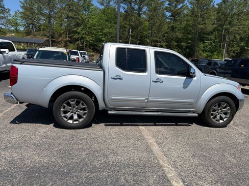 Used 2013 Nissan Frontier SV w/ SV Value Truck Pkg RWD image 8