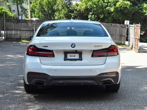 Used 2022 BMW 530i xDrive w/ M Sport Package image 7