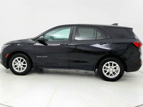 Used 2023 Chevrolet Equinox LS image 2