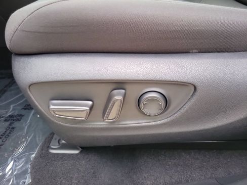 Used 2022 Toyota RAV4 XLE AWD/4WD image 14
