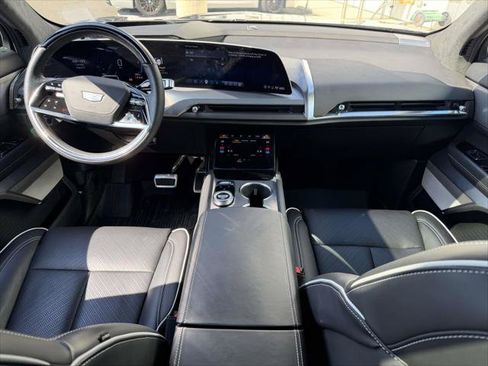 Used 2026 Cadillac Vistiq Platinum w/ LPO, Floor Liner Package AWD/4WD image 15