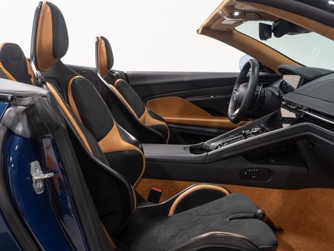 Used 2024 Aston Martin DB12 Convertible image 69