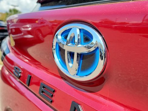 Used 2024 Toyota Sienna XLE image 6