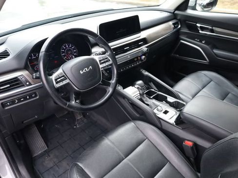 Used 2022 Kia Telluride EX w/ EX Premium Package image 12