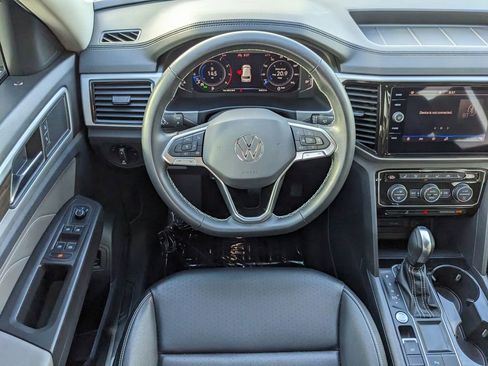 Used 2023 Volkswagen Atlas SE w/ Black Wheel Package image 14