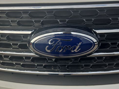 Used 2020 Ford Explorer XLT w/ Equipment Group 202A image 32