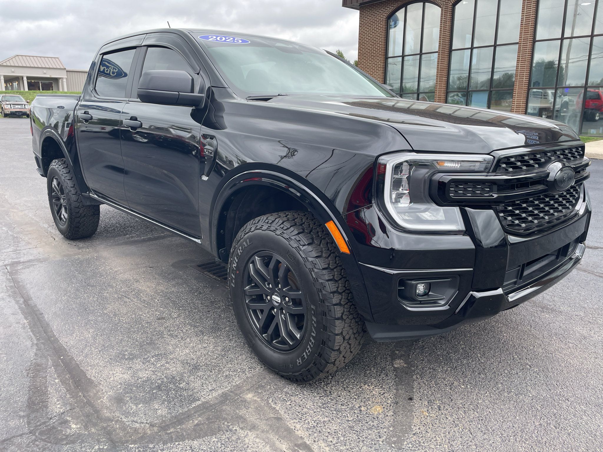 Used 2025 Ford Ranger XLT w/ Chrome Accent Package AWD/4WD image 2